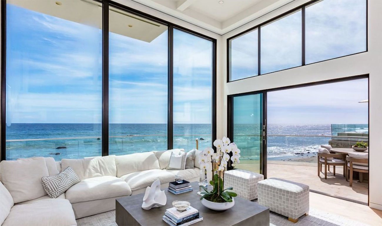 Casa cantante Pink Malibu salón con vistas al mar