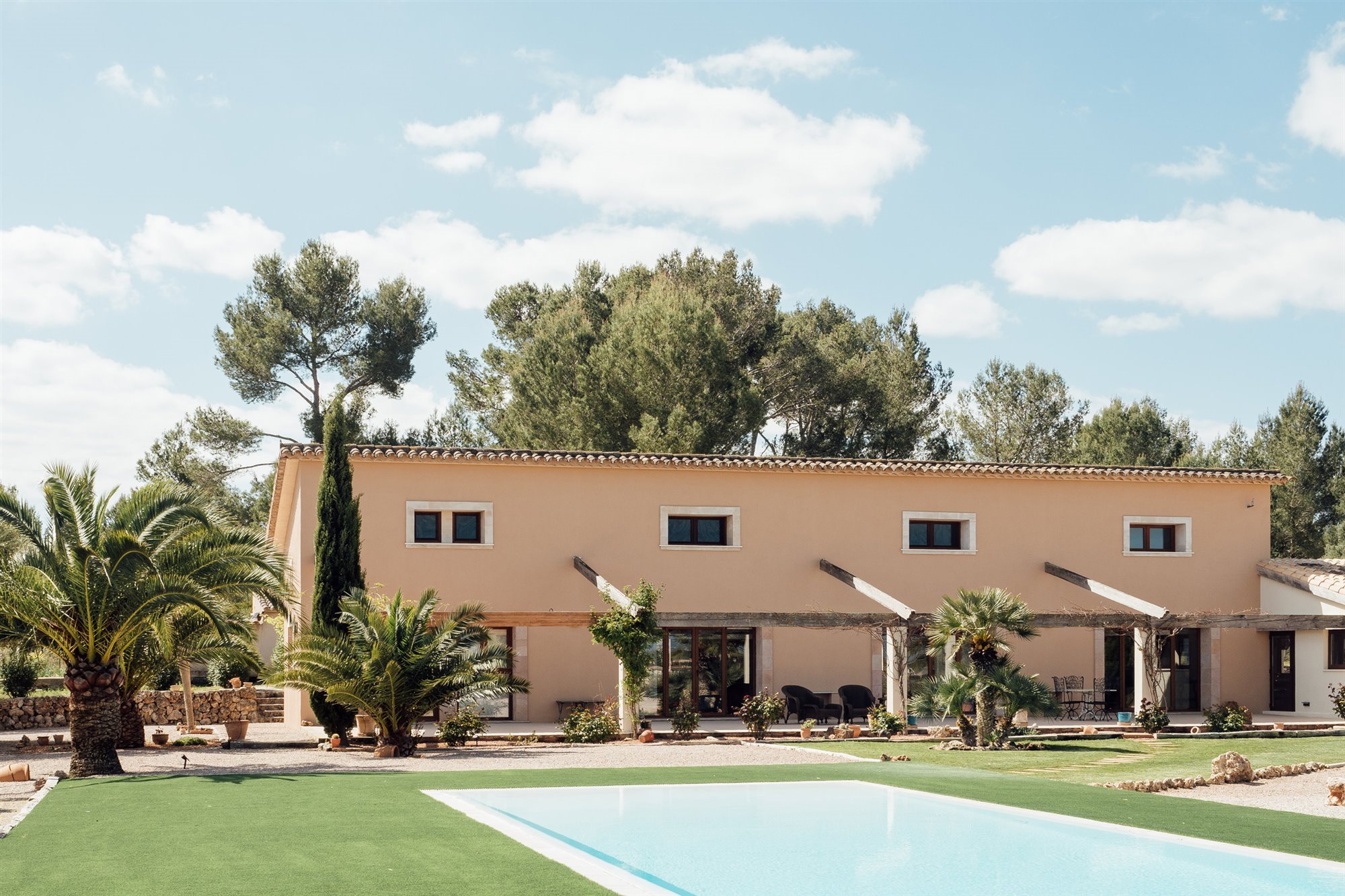 fachada y piscina casa en mallorca