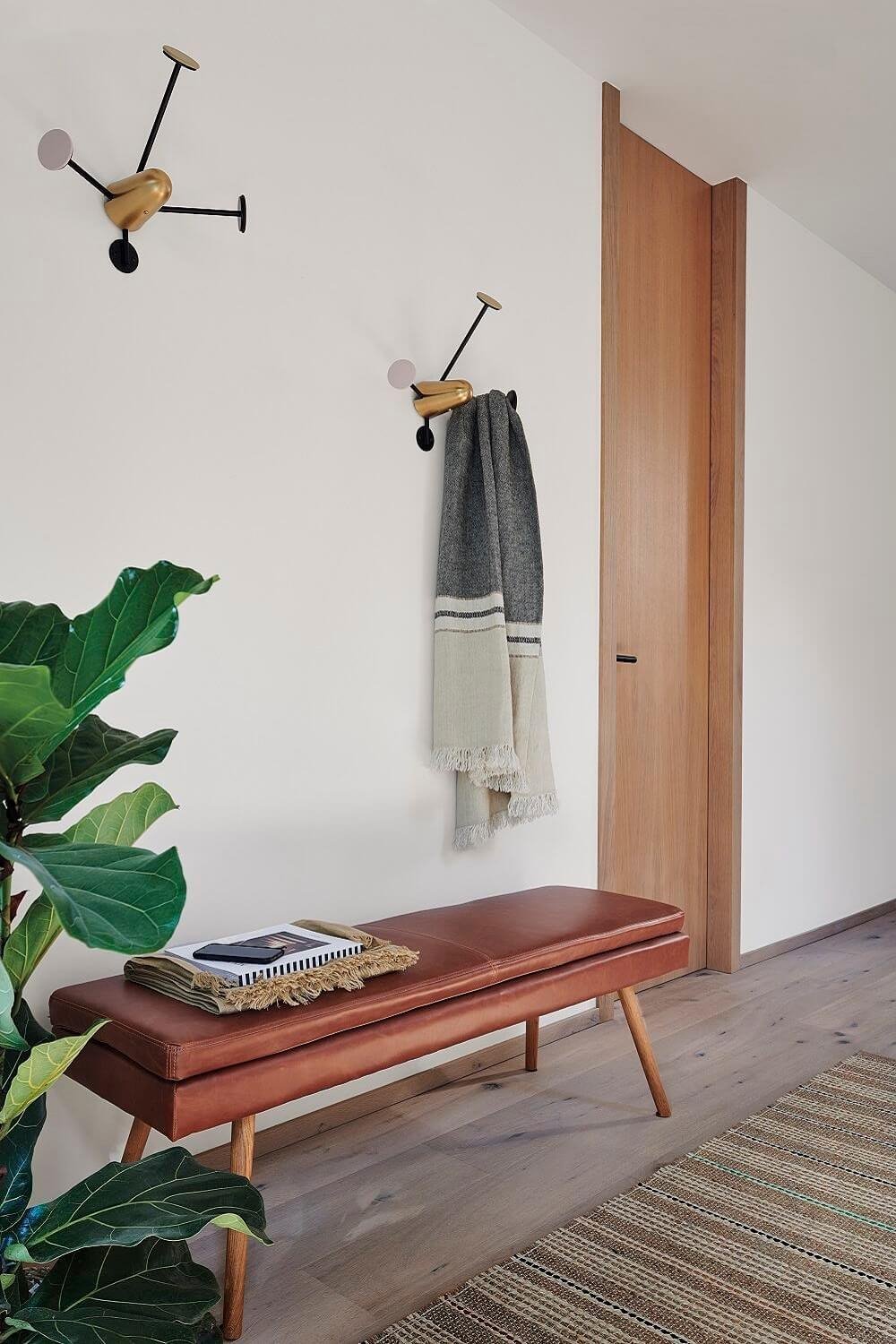 Banco de estilo nórdico Pavimento de madera de roble Percheros
