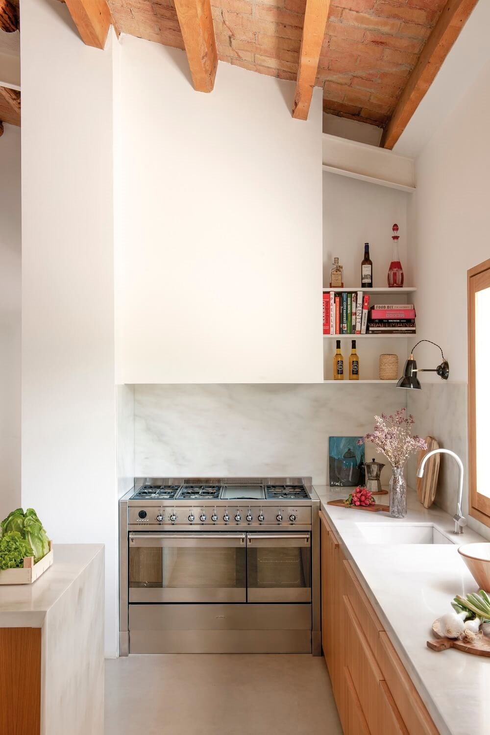 Cocina rústica modernizada madera y mármol