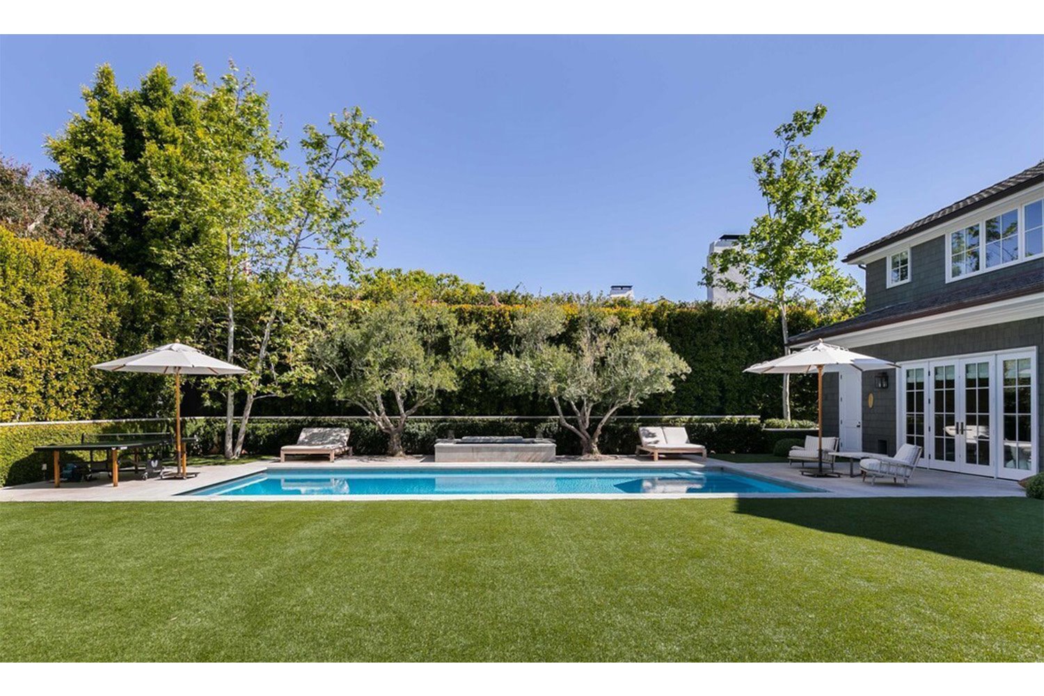 Casa de la actriz de Anatomía de Grey Jessica Capshaw jardín con piscina