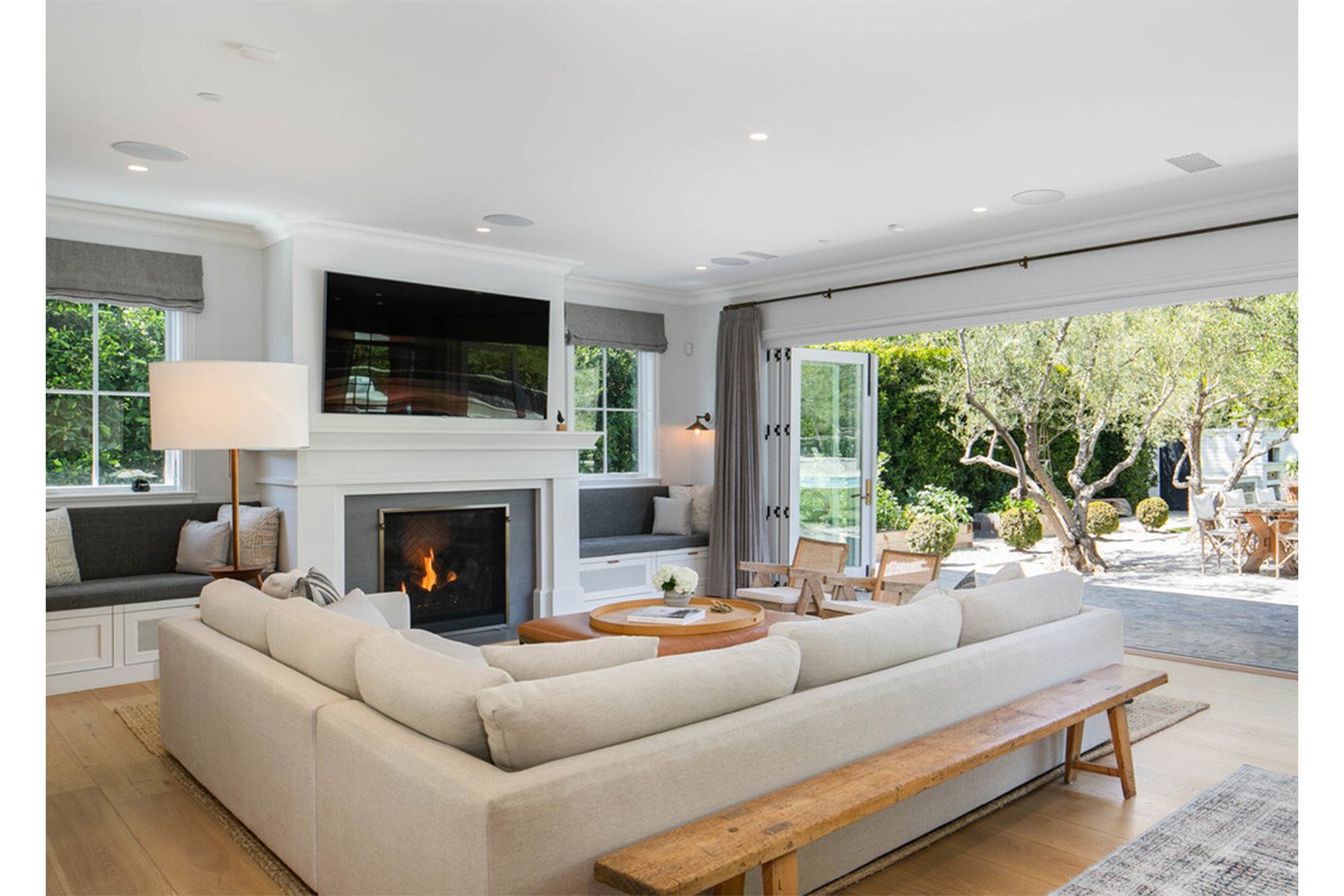 Casa de la actriz de Anatomía de Grey Jessica Capshaw salón acceso jardín
