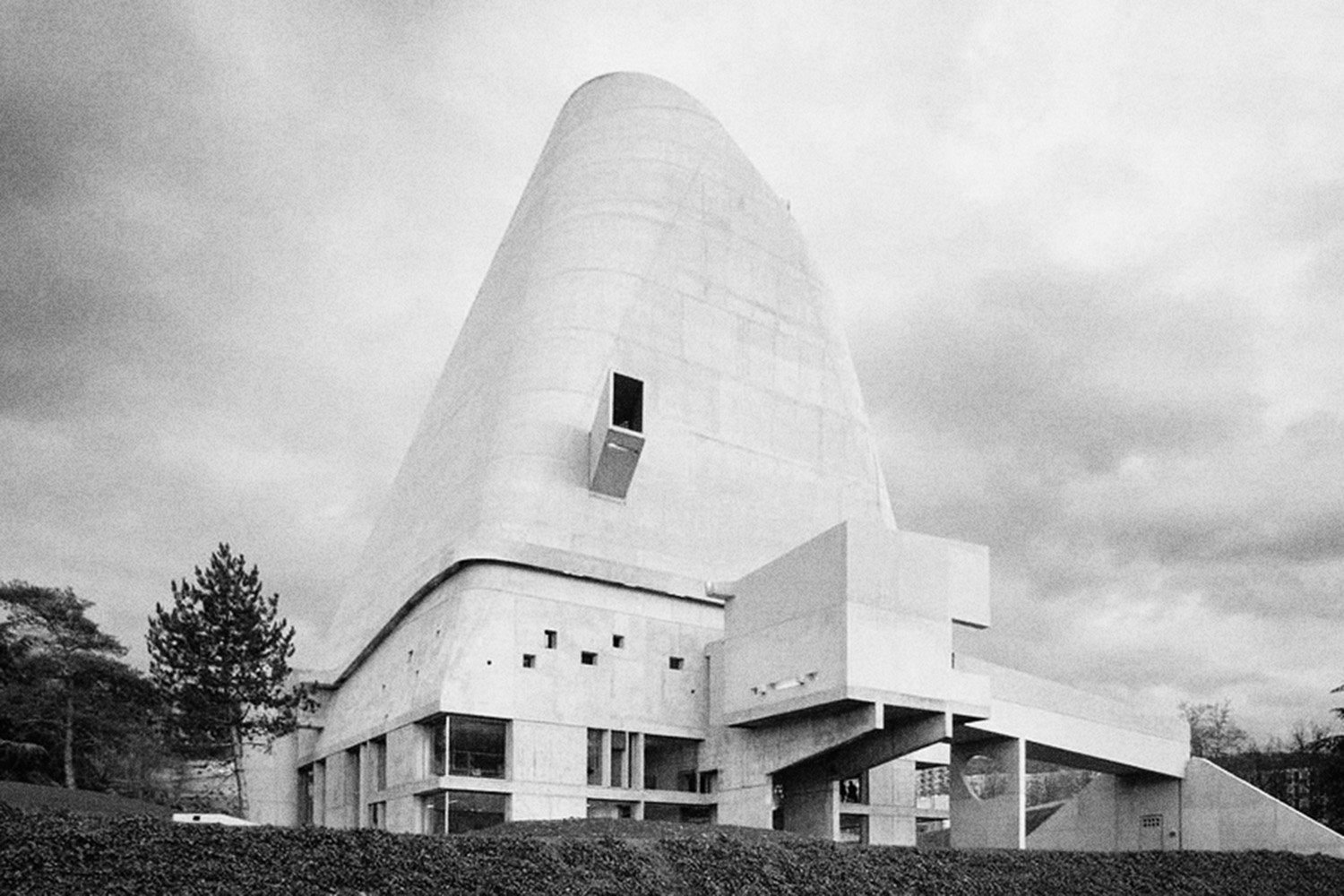Iglesia de Saint Pierre, la última gran construcción de Le Corbusier. 