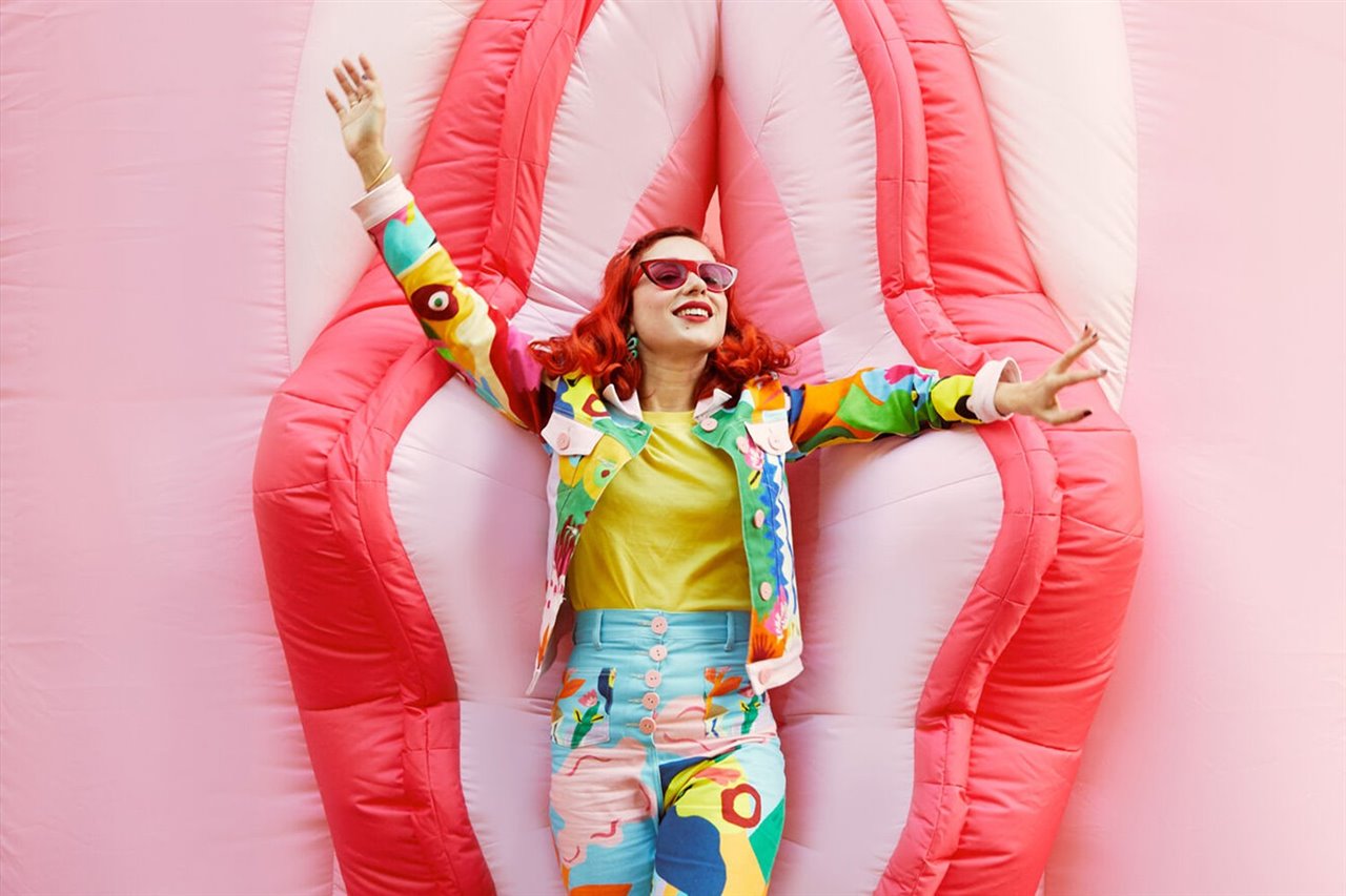 Instalación artística de Miranda Makaroff en Art Basel de la mano de Desigual. 