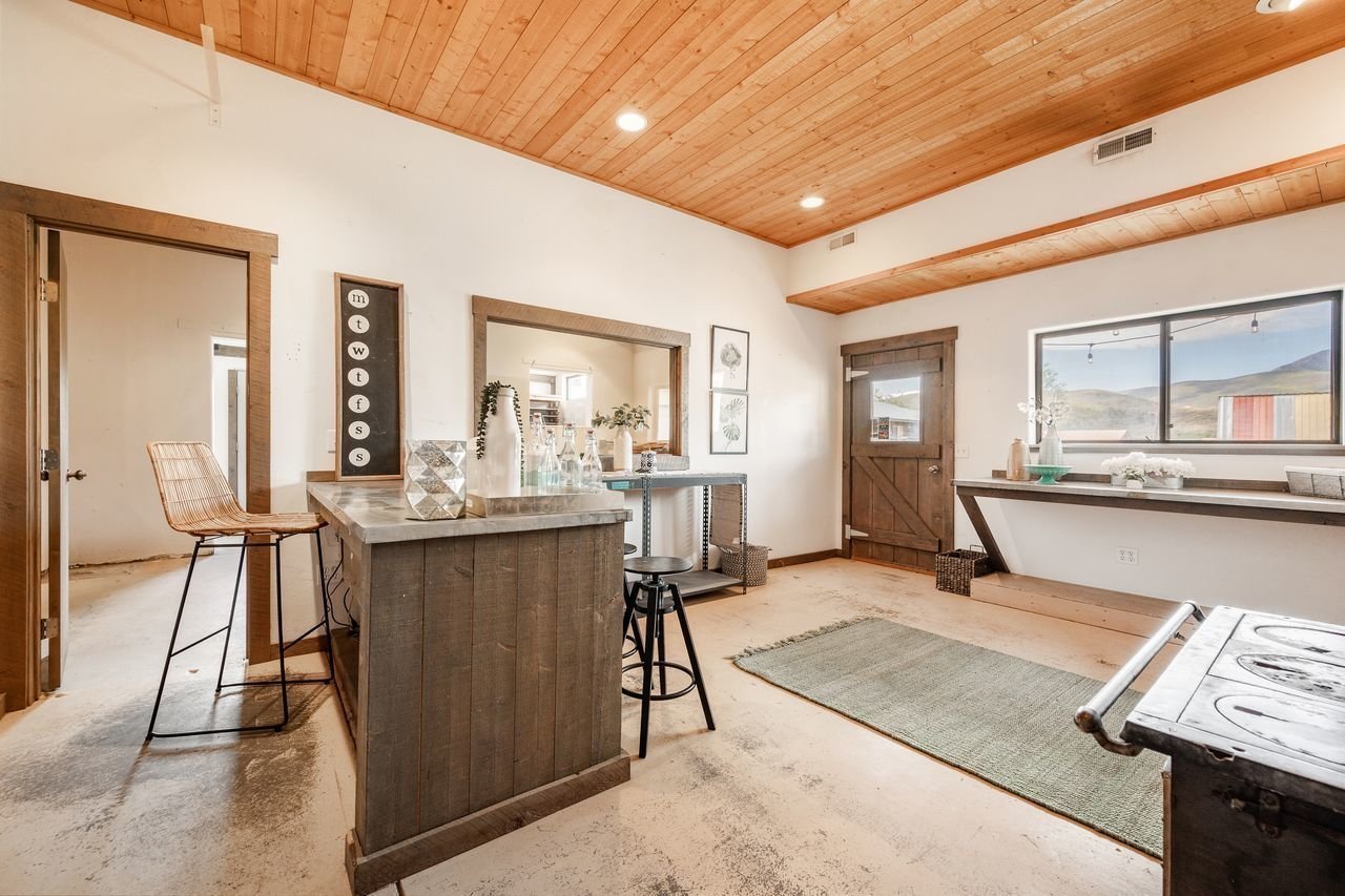 casa-del-actor-robert-redford-entrada-con-barra 6928fbab 1280x853