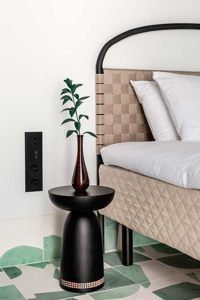hotel Concepcio-mesita-de-noche
