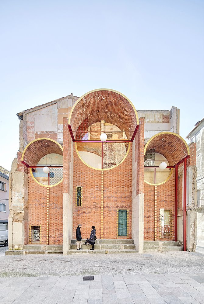 XV BEAU Can Sau. Escenografía de urgencia, por Unparelld arquitectes (Eduard Callís y Guillem Moliner) y Quim Domene, artista visual. Fotógrafo  José Hevia, Roger Serrat-Calvó 2