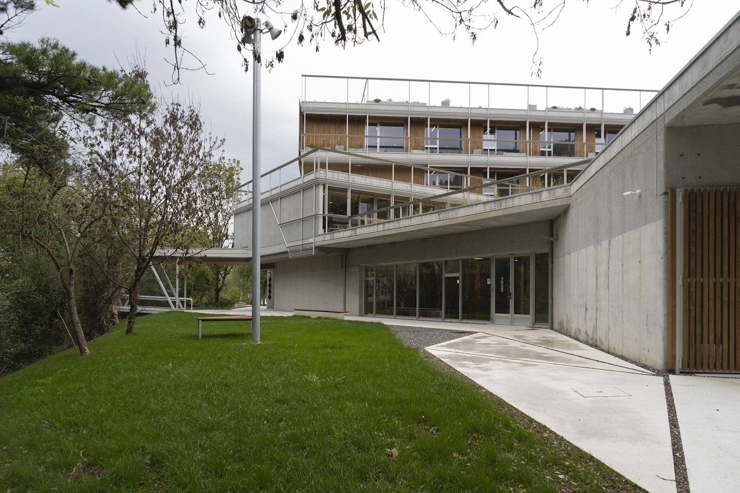 XV BEAU Reforma y ampliación del edificio Dorleta del campus de Eskoriatza de Mondragon Unibertsitatea, por Ibon Salaberria e Itziar Imaz. Fotógrafo  Mikel Eskauriaza 1
