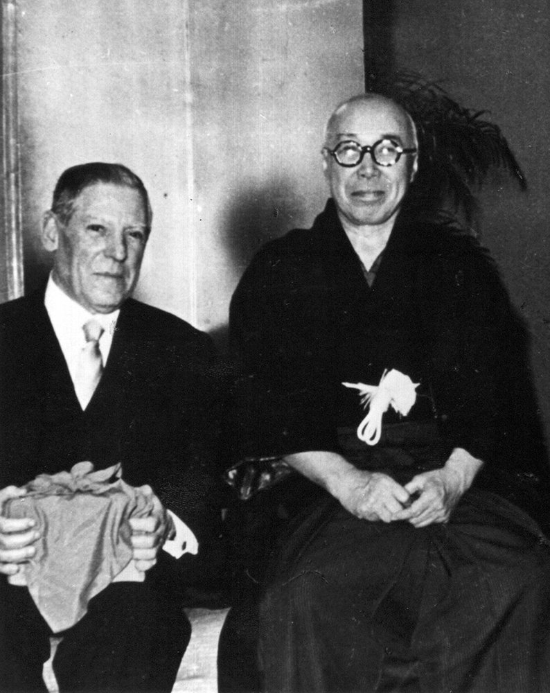 Fotografía antigua de Hamada Shoji y Josep Llorens Artigas
