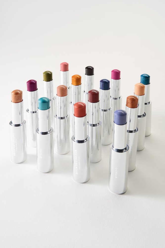 Los Colour Stick están disponibles en 19 tonos diferentes para usar de forma creativa