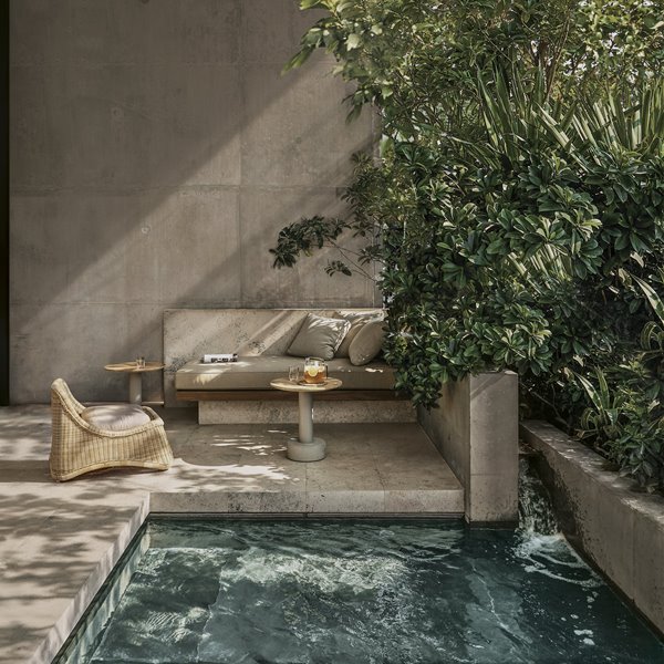 El estilo oriental brilla en este dúplex sofisticado de madera y hormigón