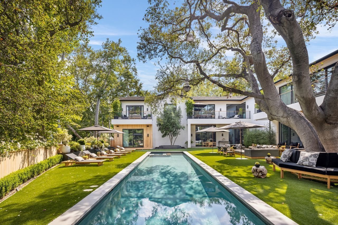 Casa Joe Jonas y Sophie Turner jardín con piscina