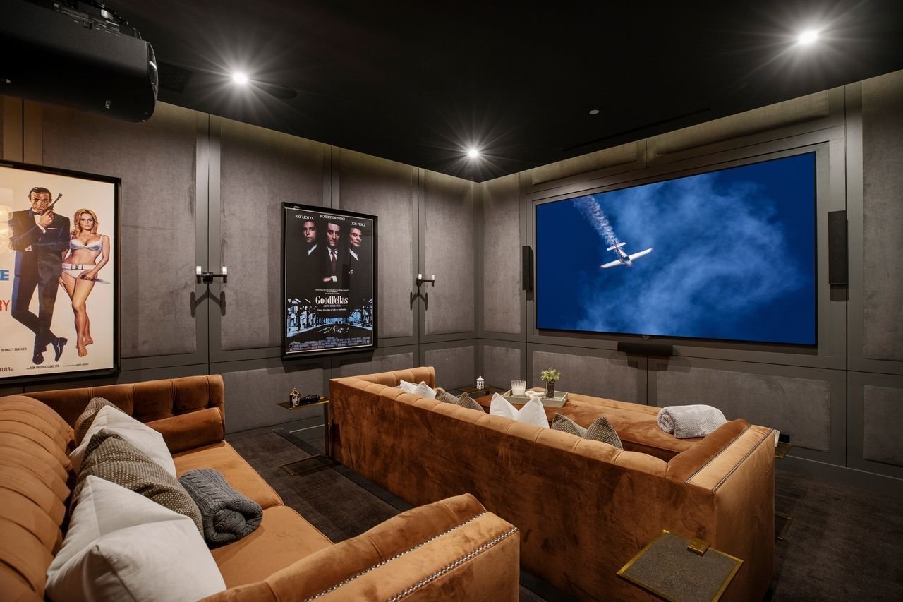 Casa Joe Jonas y Sophie Turner sala de cine