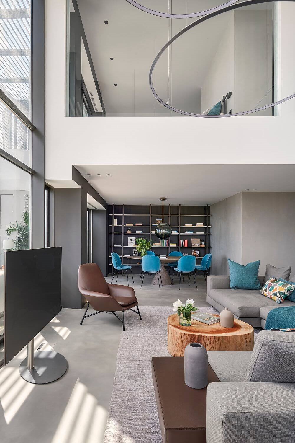Salon gris azul y marron obra de Lluis Clotet e Ignacio Paricio