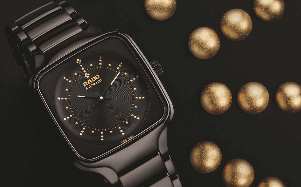 El nuevo True Square x Yuan Youmin de Rado une Occidente y Oriente y tiene un precio de 2.150 euros.