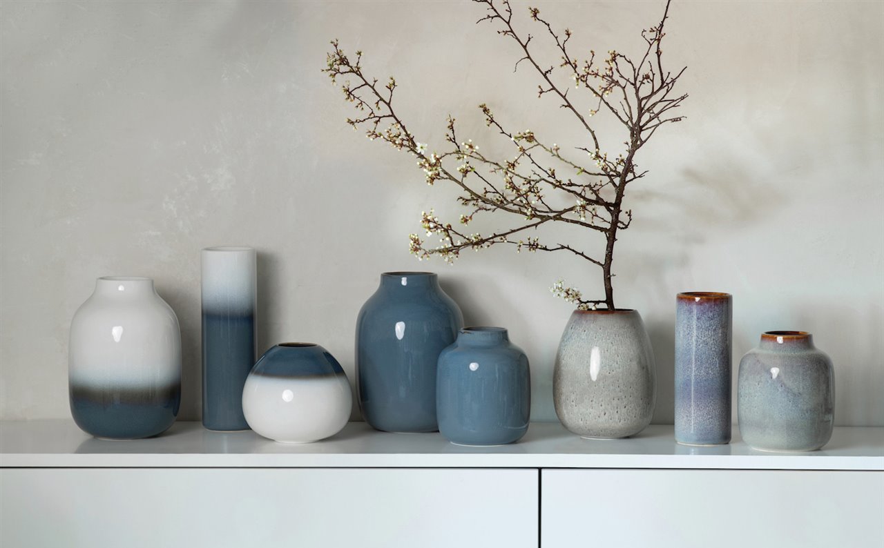 En compañía o en solitario, los jarrones de Villeroy & Boch actúan como sutil elemento decorativo. 