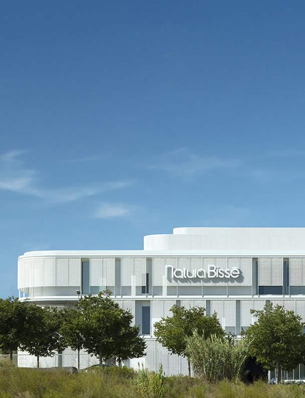 Natura Bissé estrena una nueva sede en Barcelona diseñada por el estudio Trias de Bes