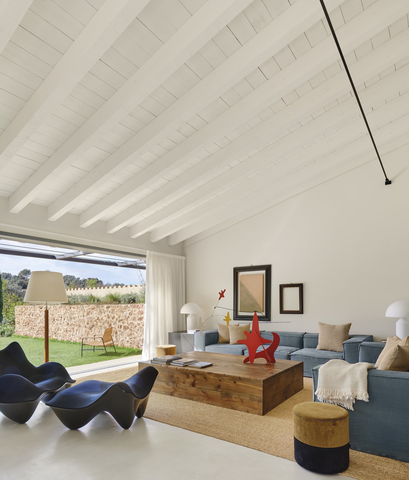 Casa moderna en la costa brava salon abierto al exterior