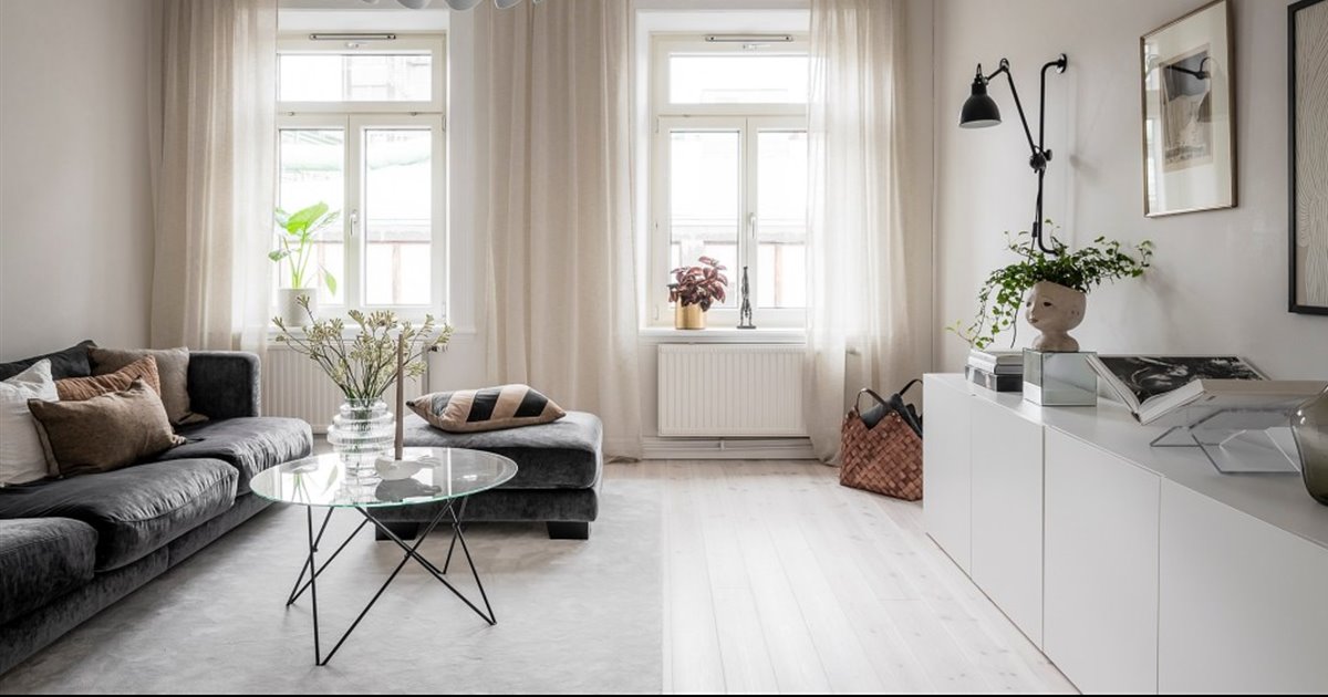 Beige, blanco y negro un contraste muy favorecedor en este piso en Suecia