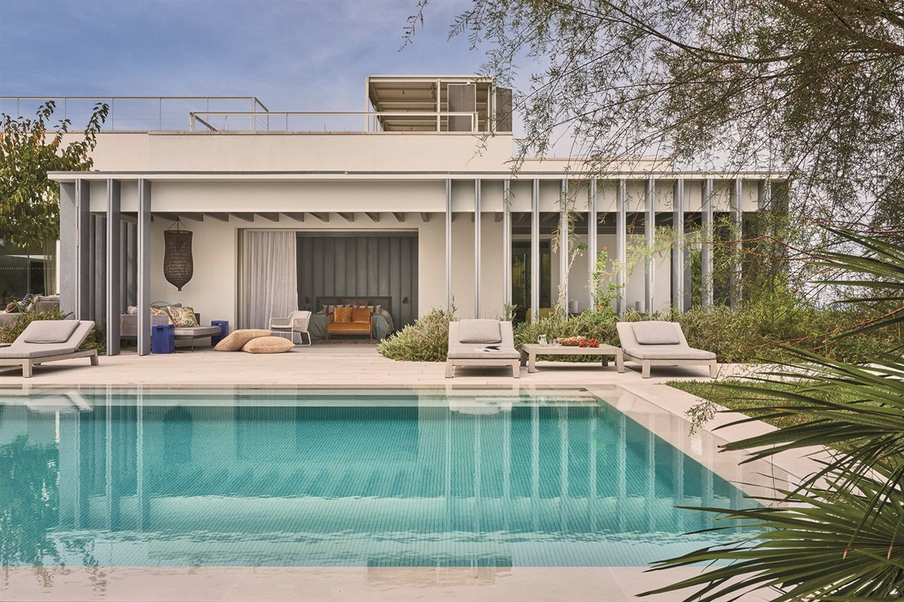 Sa Ferradura está considerada la villa turística sostenible más exclusiva de Europa, galardonada con los prestigiosos premios ‘Tres Diamantes’ a la construcción más sostenible de España en 2019 y el de la mejor villa turística de Europa del Boutique Hotel Awards 2018.