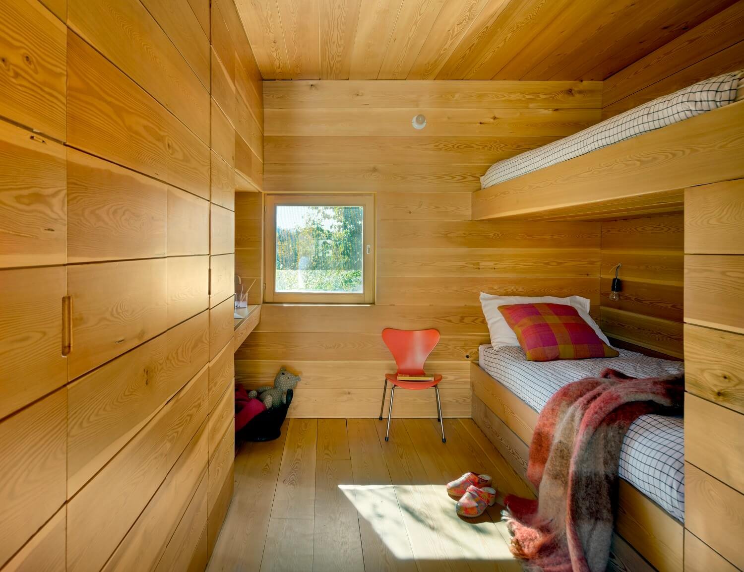 Habitación juvenil literas de madera