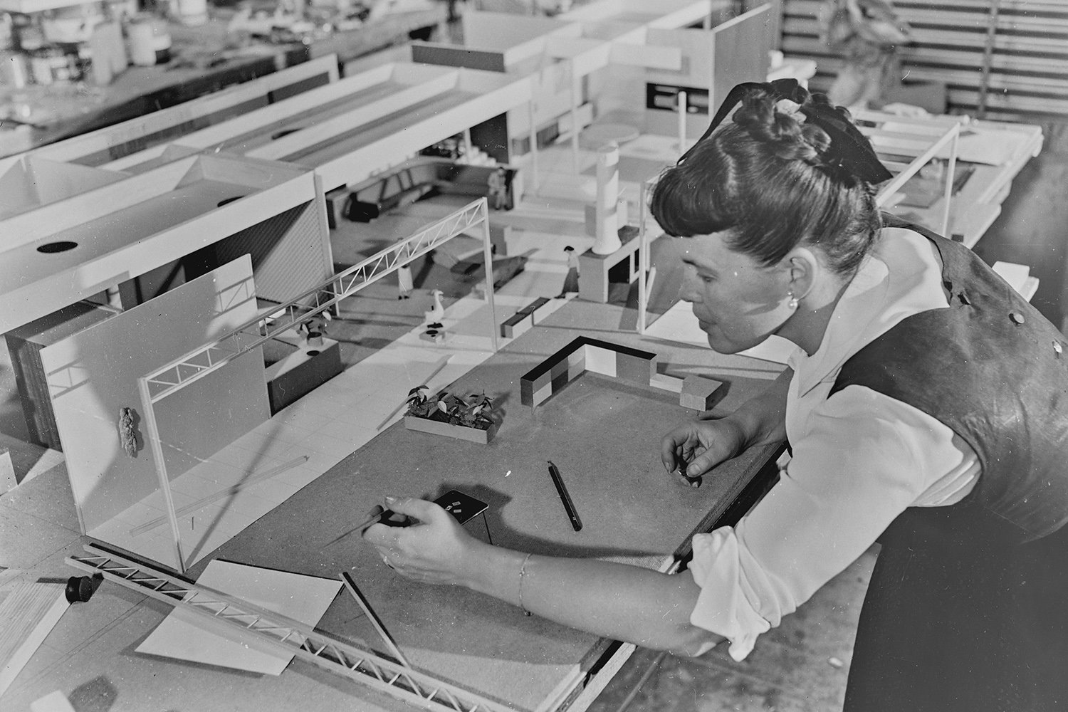 14 VDM-Women-In-Design-Ray-Eames-1950