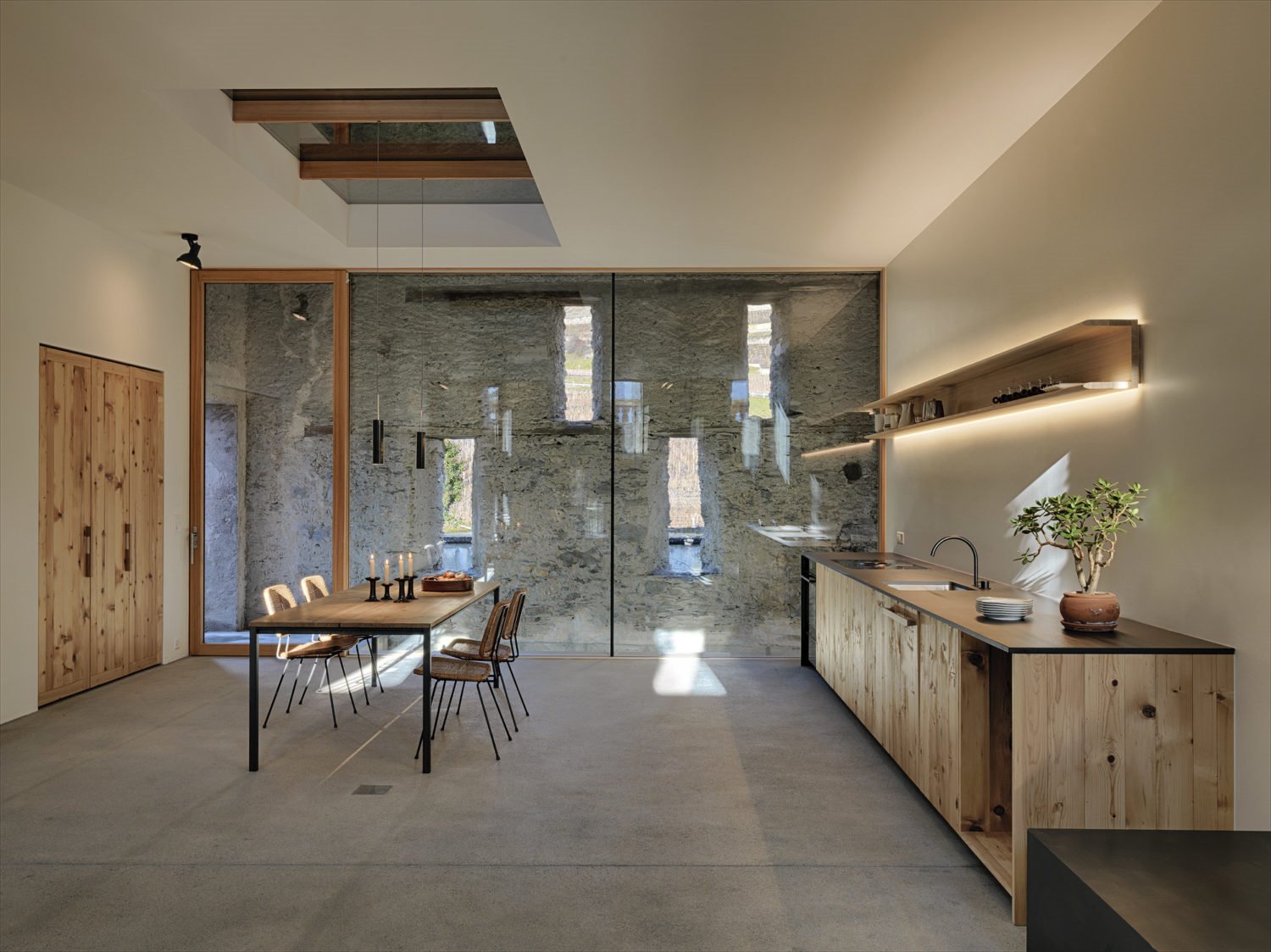 casa moderna en Suiza comedor cocina