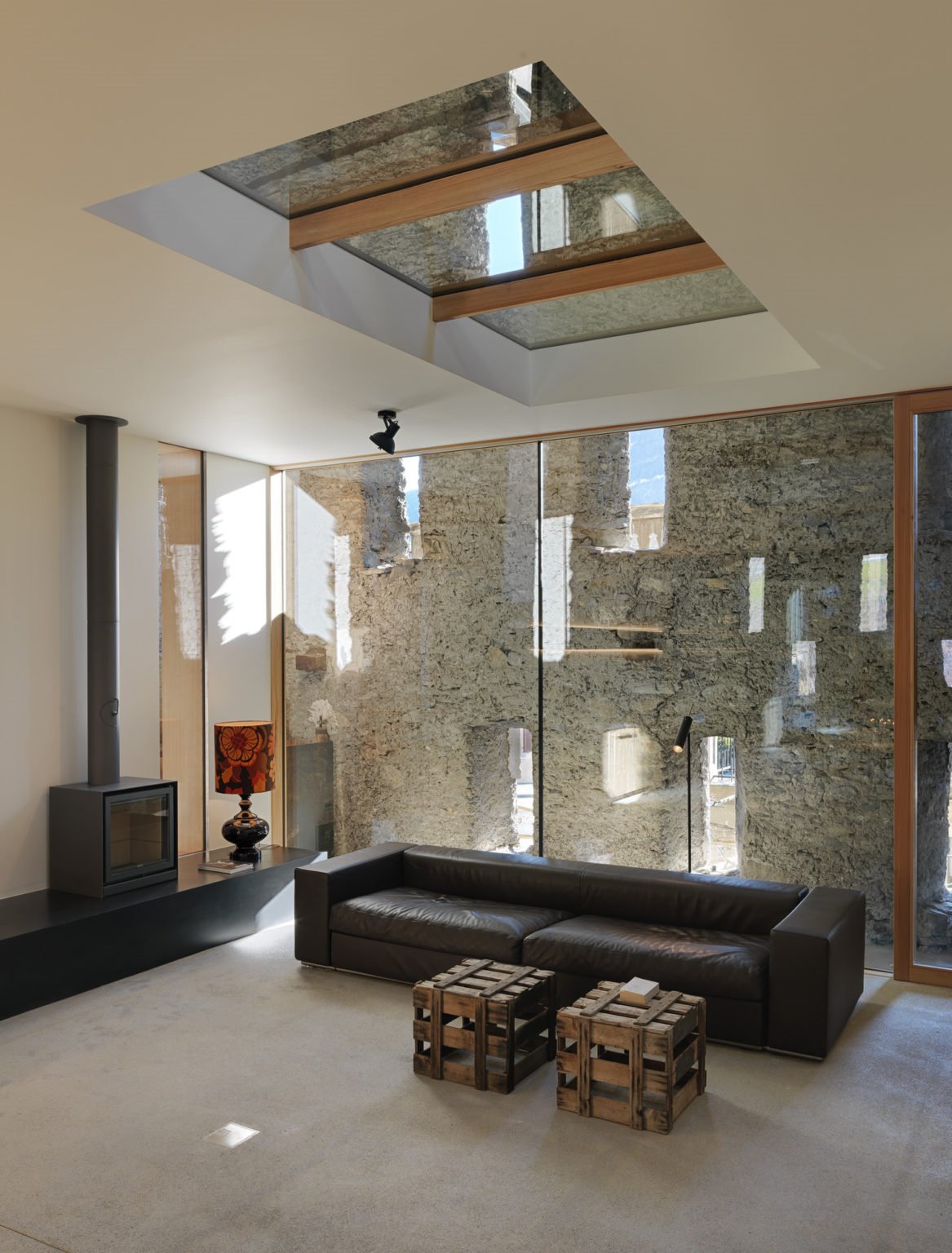 casa moderna en Suiza salon claraboya