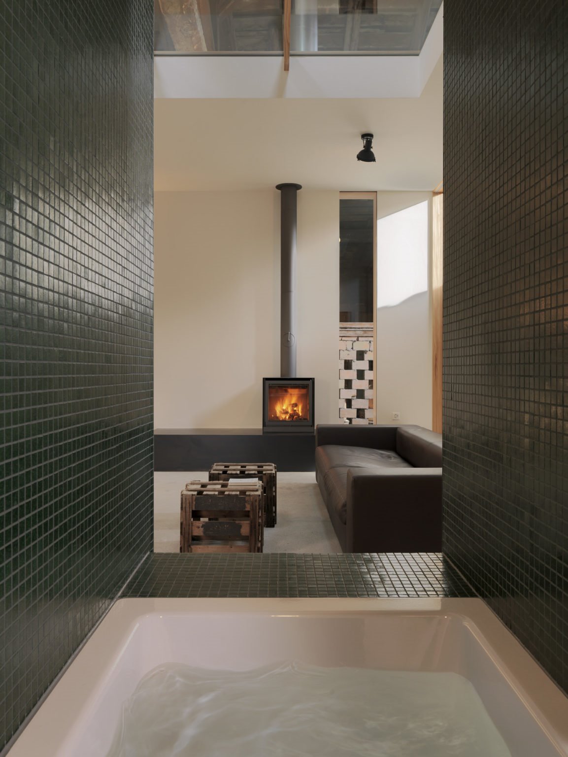 casa moderna Suiza banera sofa chimenea