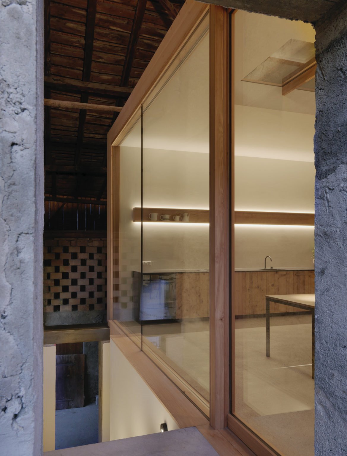 casa moderna suiza cristal madera hormigon