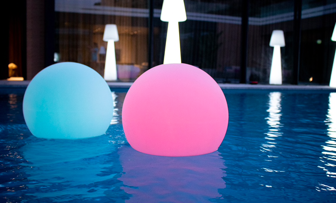 Lámpara de exterior flotante en agua y con carga solar Buly 40 Floating New Garden. Seguras