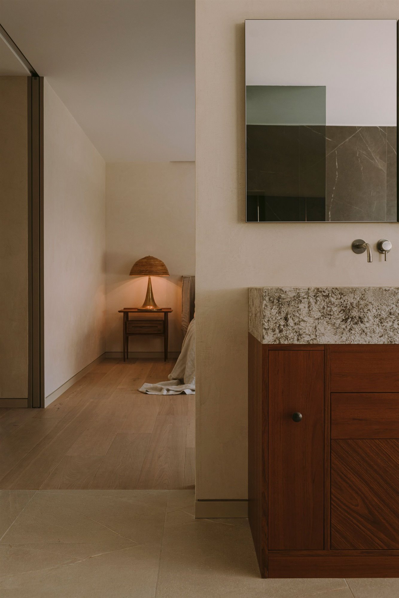 casa en Mallorca dormitorio bano lamparas