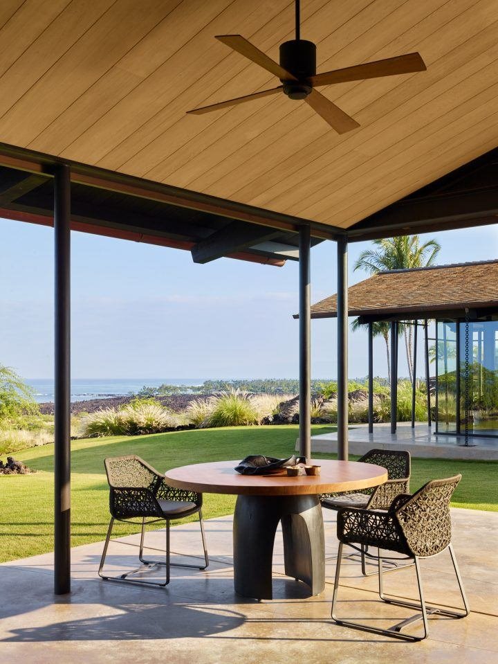 casa en Hawai terraza jardin ventilador mesa sillas