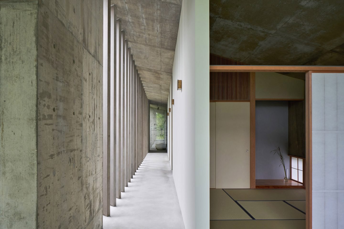 casa en la montana JApon pasillo salon