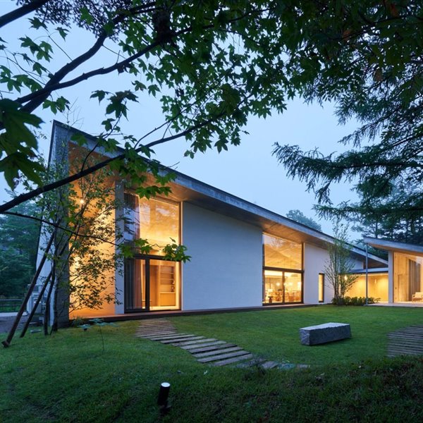 casa en la montana Japon tejado