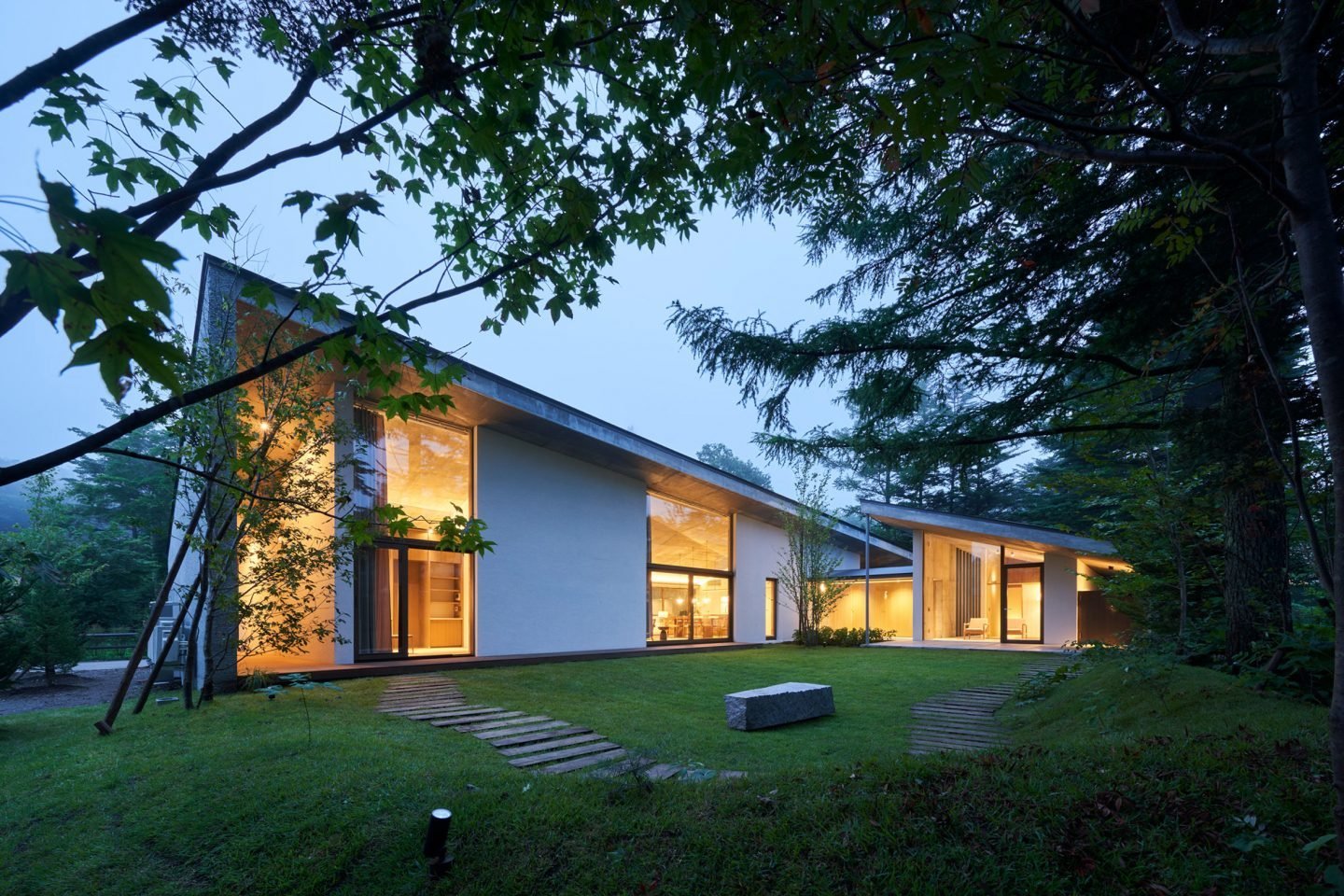 casa en la montana Japon tejado