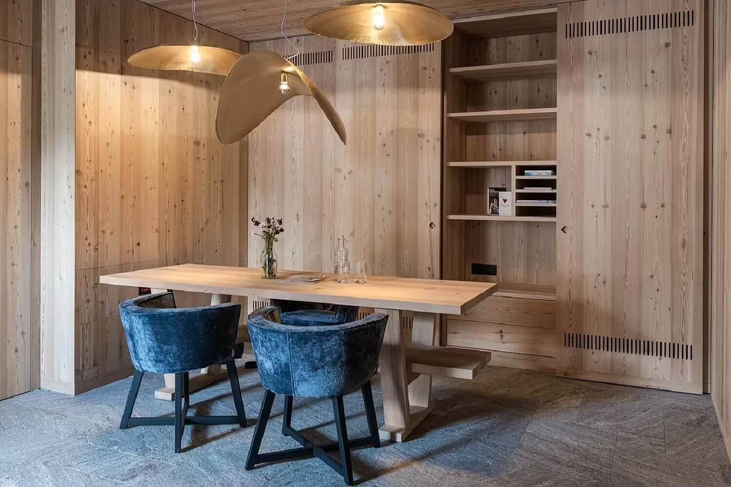 Moderno refugio de madera comedor