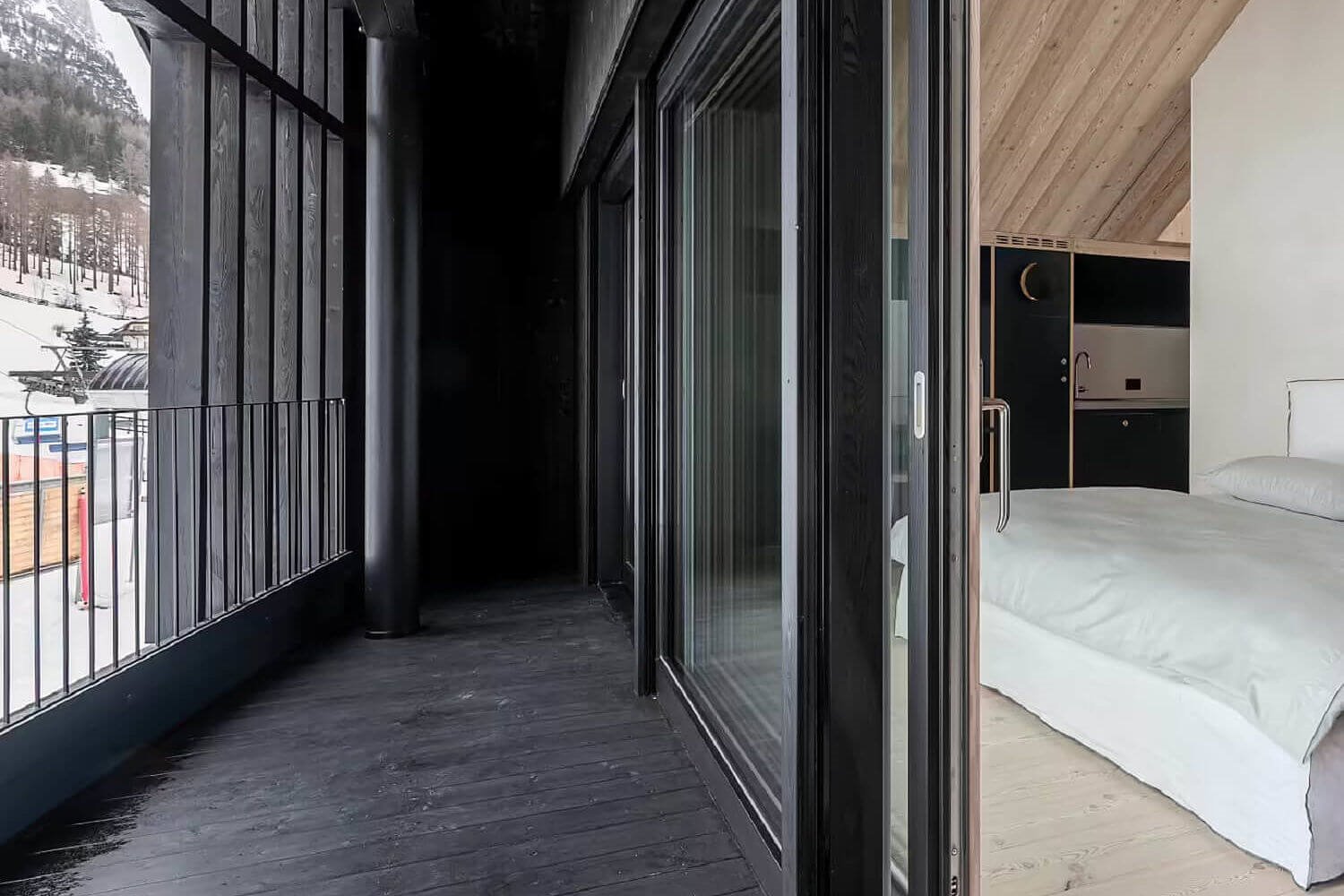 Moderno refugio de madera dormitorio