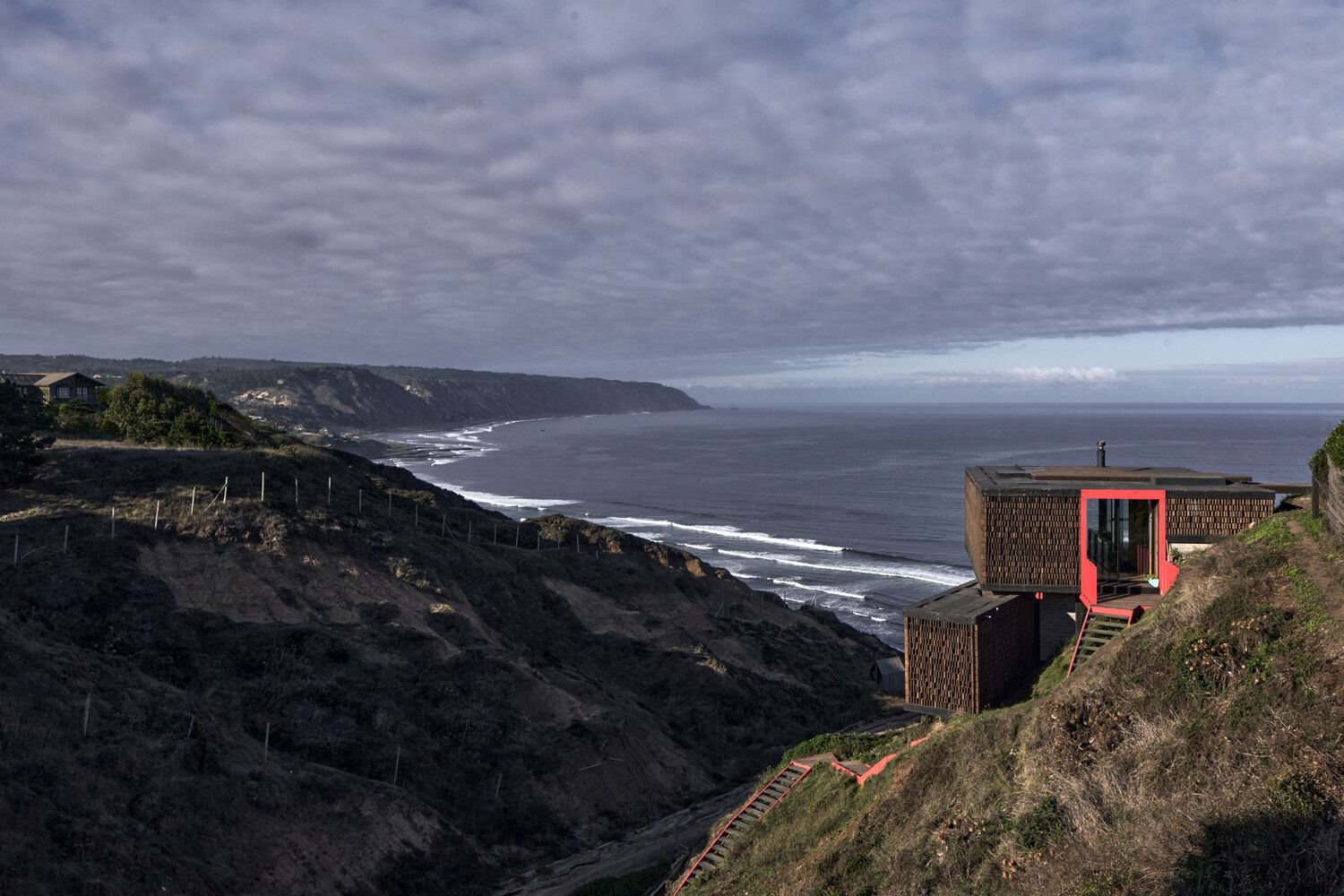 casa-panal-acantilado-matanzas-chile-2