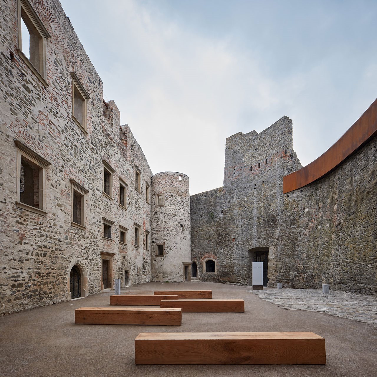 Rehabilitación del castillo Helfštýn en República Checa por Atelier-r