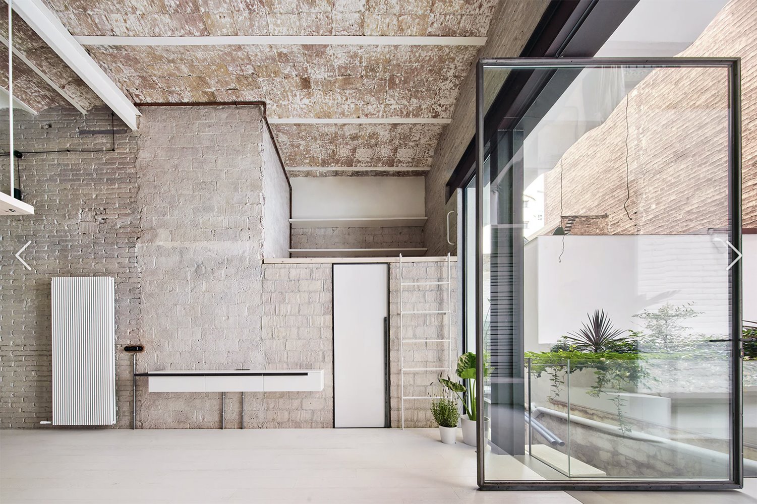 piso diseño industrial minimalista y luminoso en barcelona 6