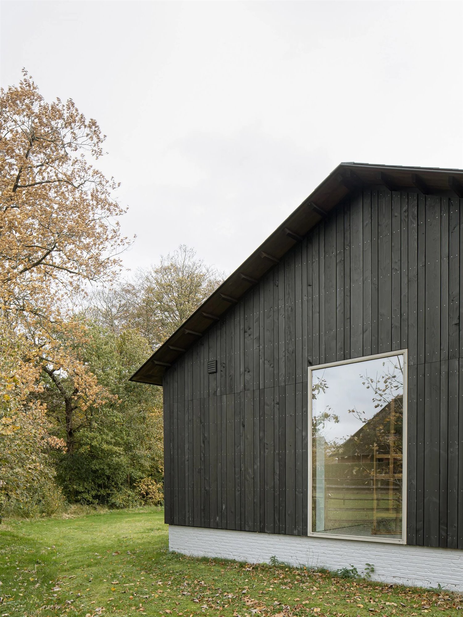 Reforma de un chalet en Destelbergen Bélgica por Graux & Baeyens Architecten