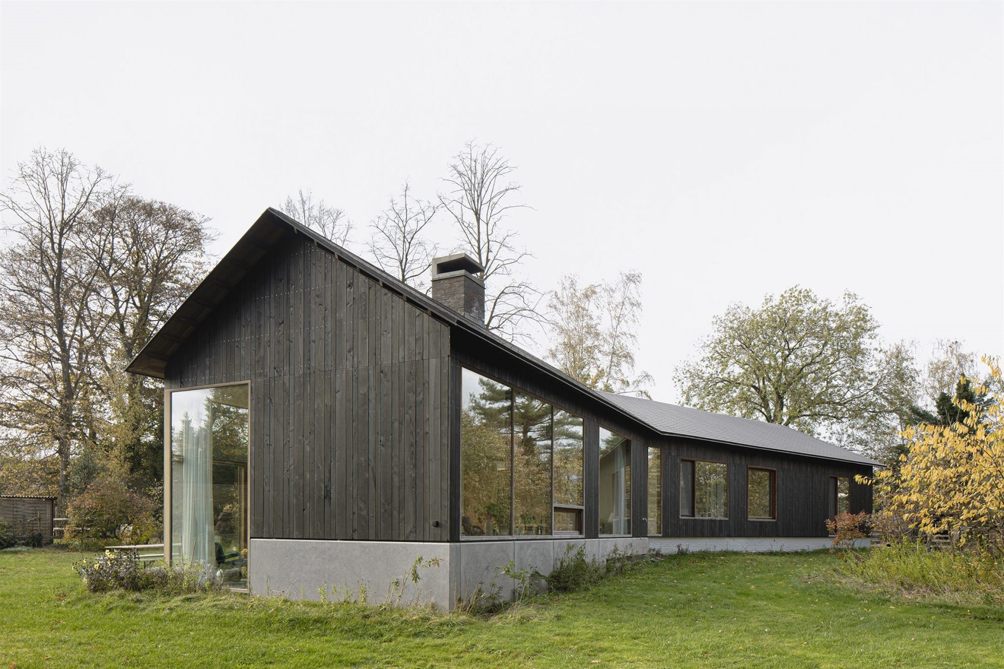 Reforma de un chalet en Destelbergen Bélgica por Graux & Baeyens Architecten