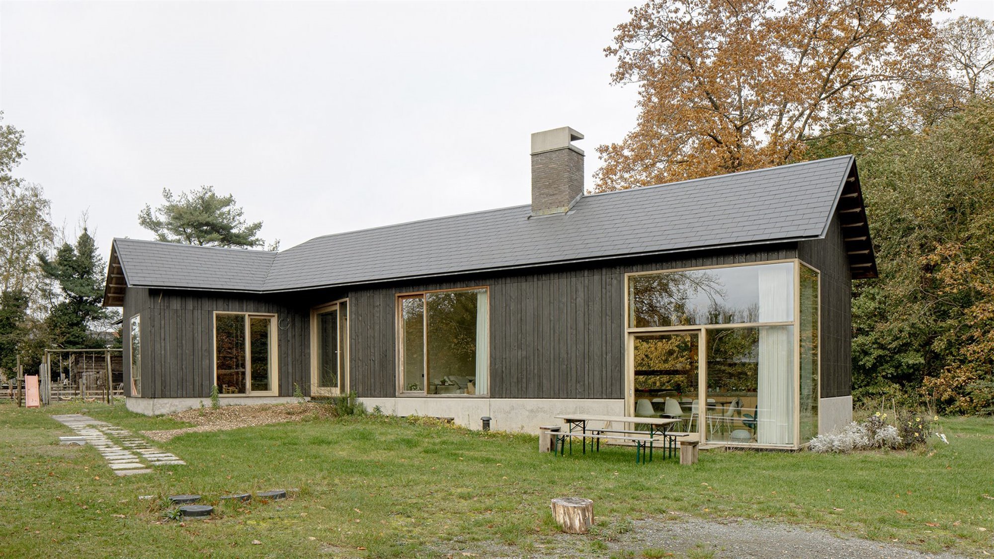 Reforma de un chalet en Destelbergen Bélgica por Graux & Baeyens Architecten