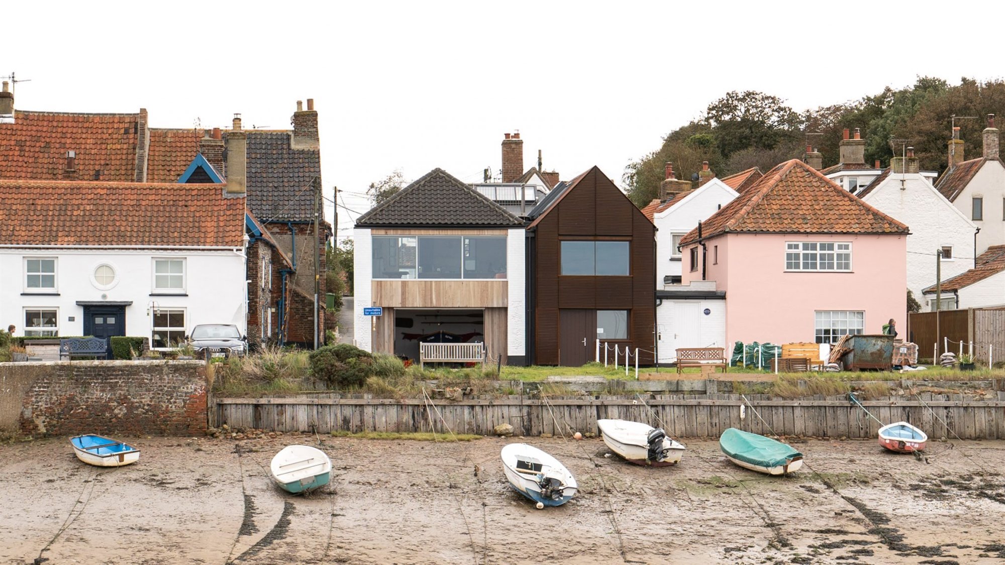 Casa Freeholders de Mole Architects en la costa de Inglaterra Wells-next-the-Sea