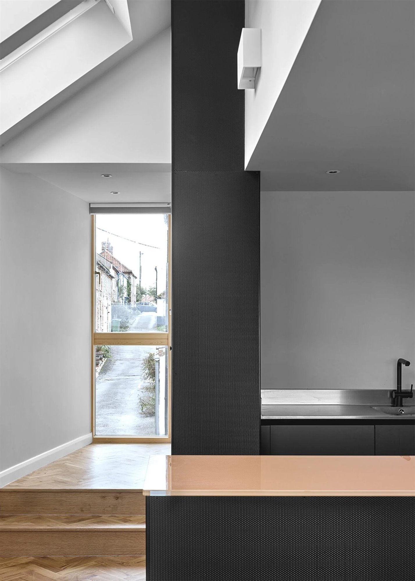 Casa Freeholders de Mole Architects en la costa de Inglaterra Wells-next-the-Sea