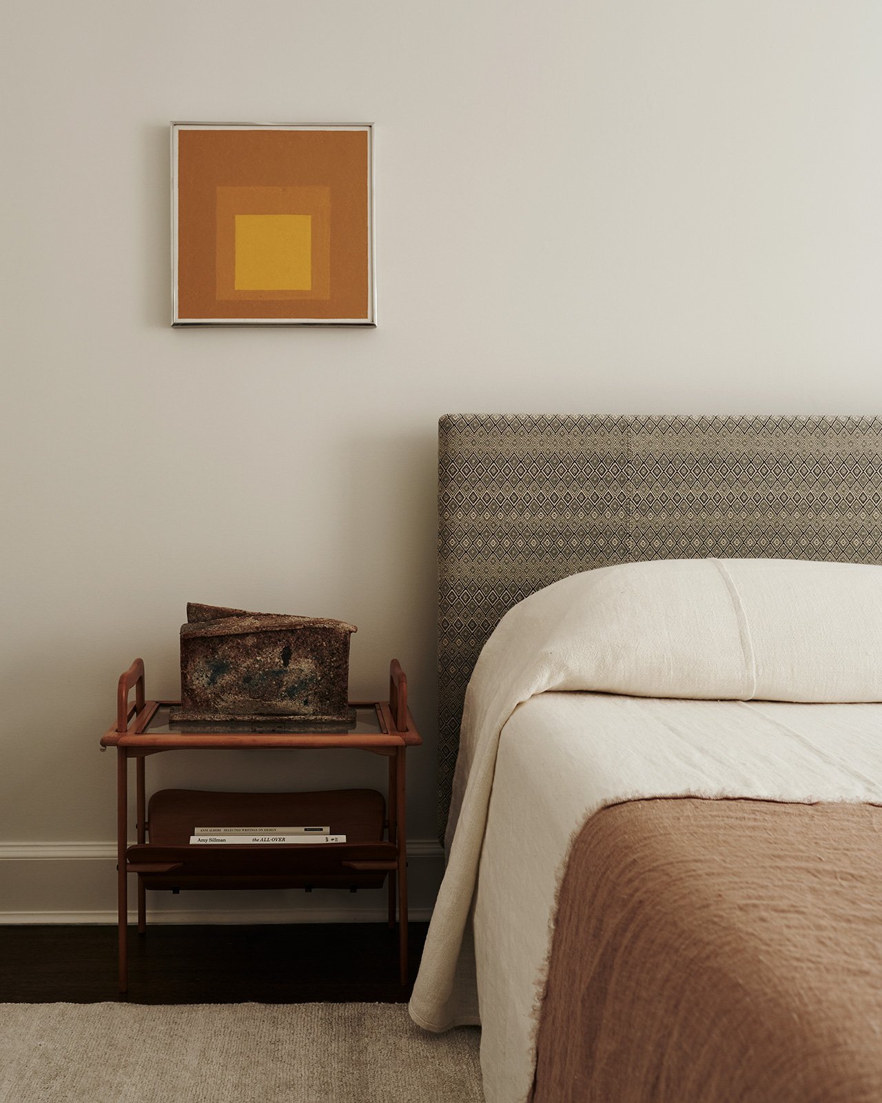 Interiorismo Mid-Century de un apartamento en el Greenwich Village de Nueva York por Sandra Weingort