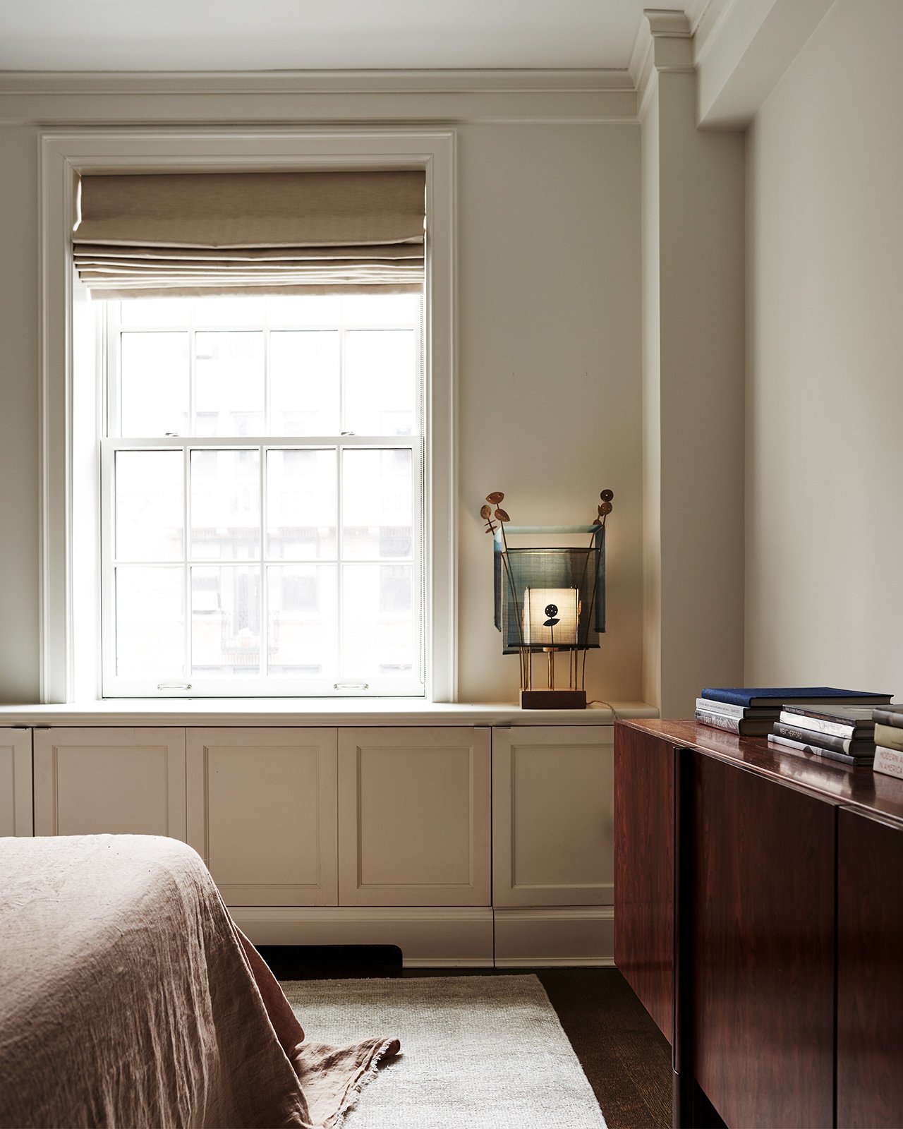 Interiorismo Mid-Century de un apartamento en el Greenwich Village de Nueva York por Sandra Weingort