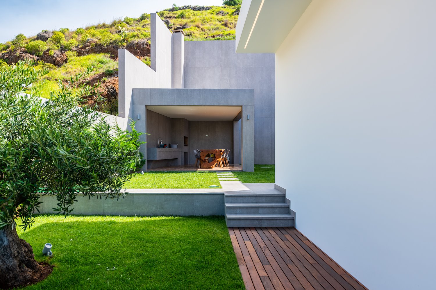 casa RITMONIO F.D HOUSE ARCH. CARLA VIEIRA (7) jardin