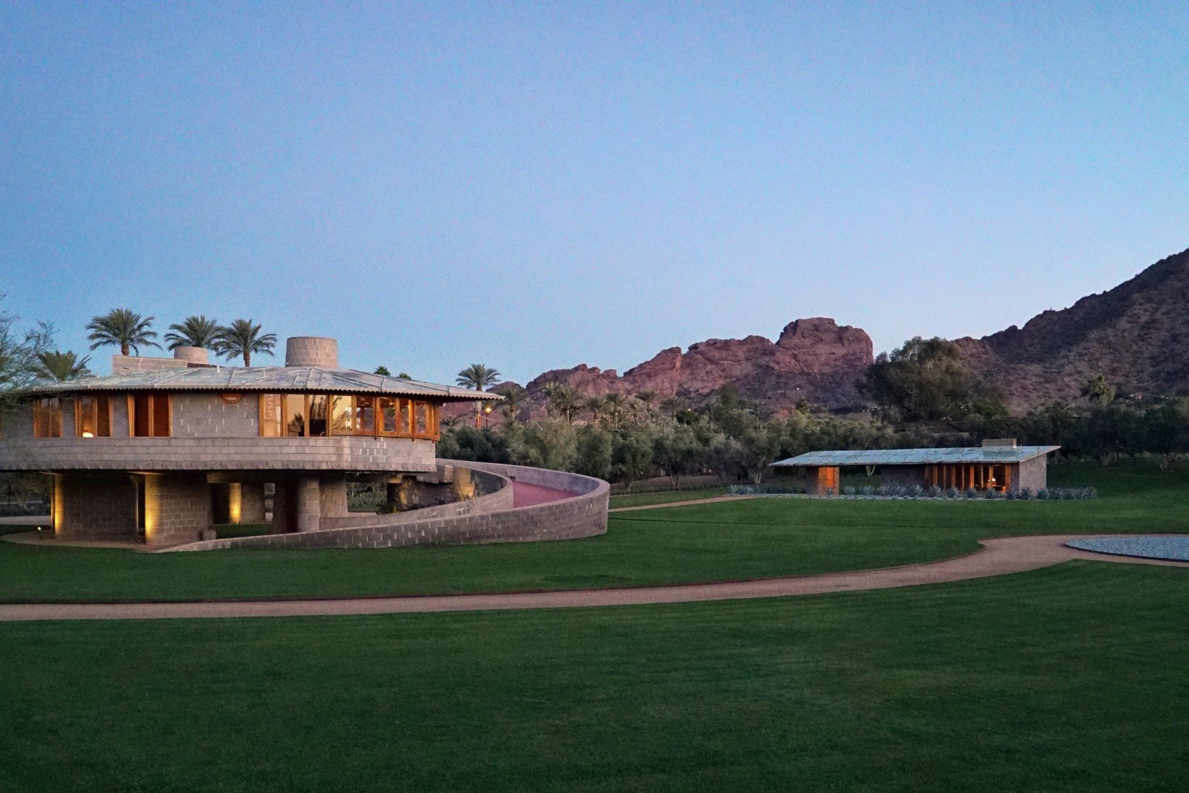 fachada-casa-del-hijo-de-frank-lloyd-wright-en-espiral 20b8e153 1680x1120